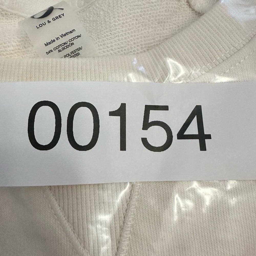 Lou & Grey Women’s Crewneck New York Beige Sweatshirt Size XS - Picture 12 of 12